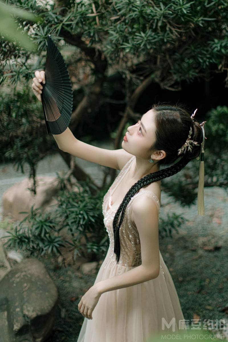 情绪模特