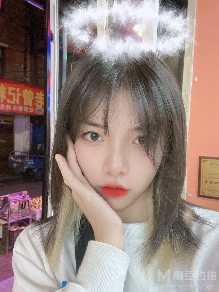 情绪模特