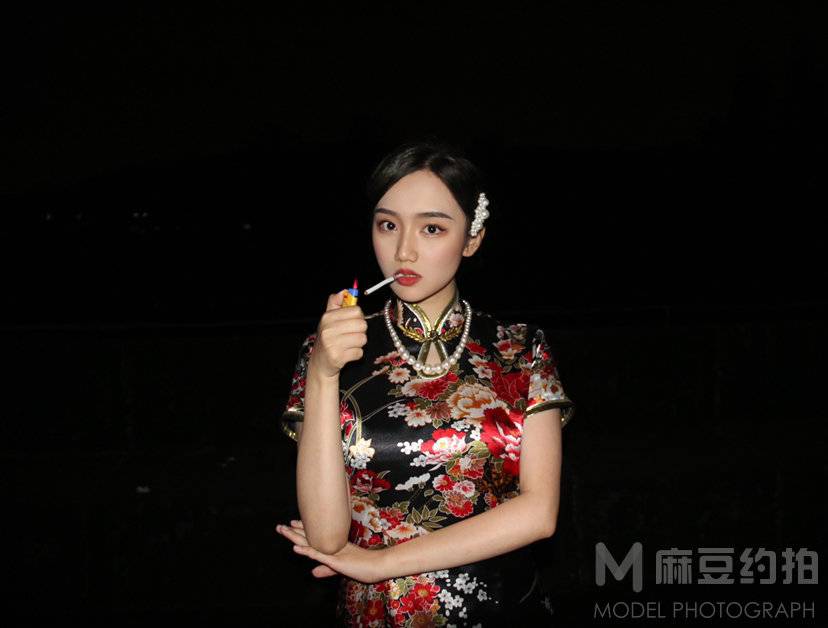 情绪模特