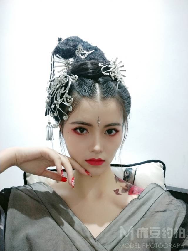 情绪模特