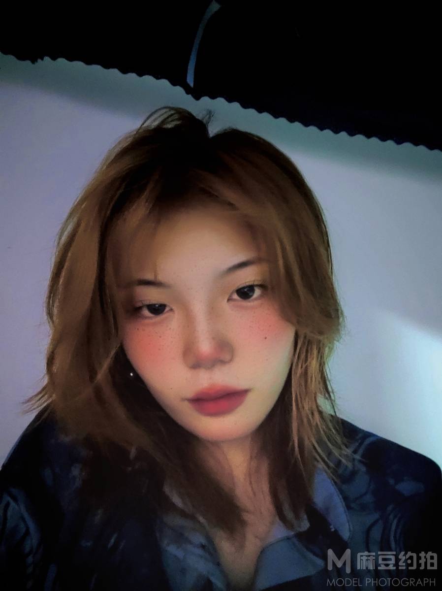 黑白模特