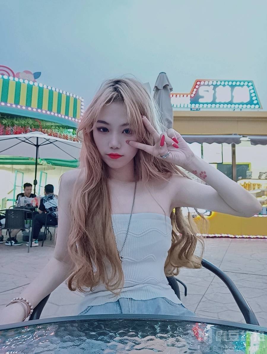 暗黑模特