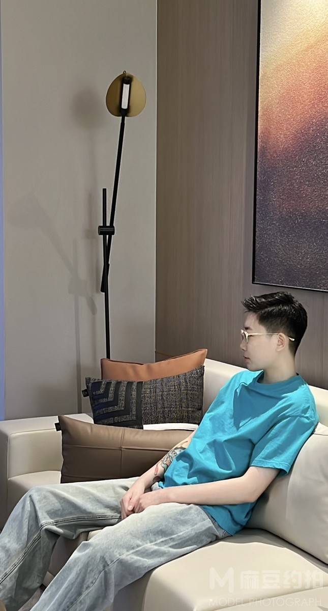 情绪模特