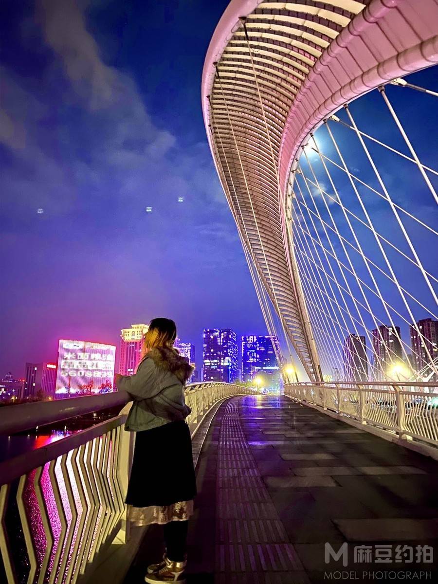 夜景模特
