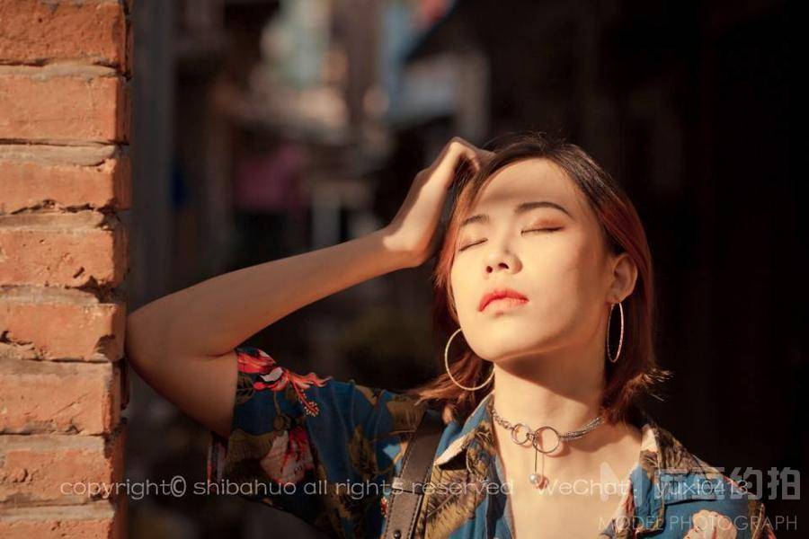 情绪模特