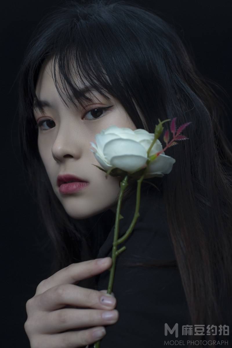 黑白模特