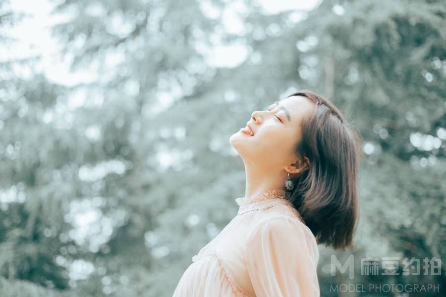 情绪模特
