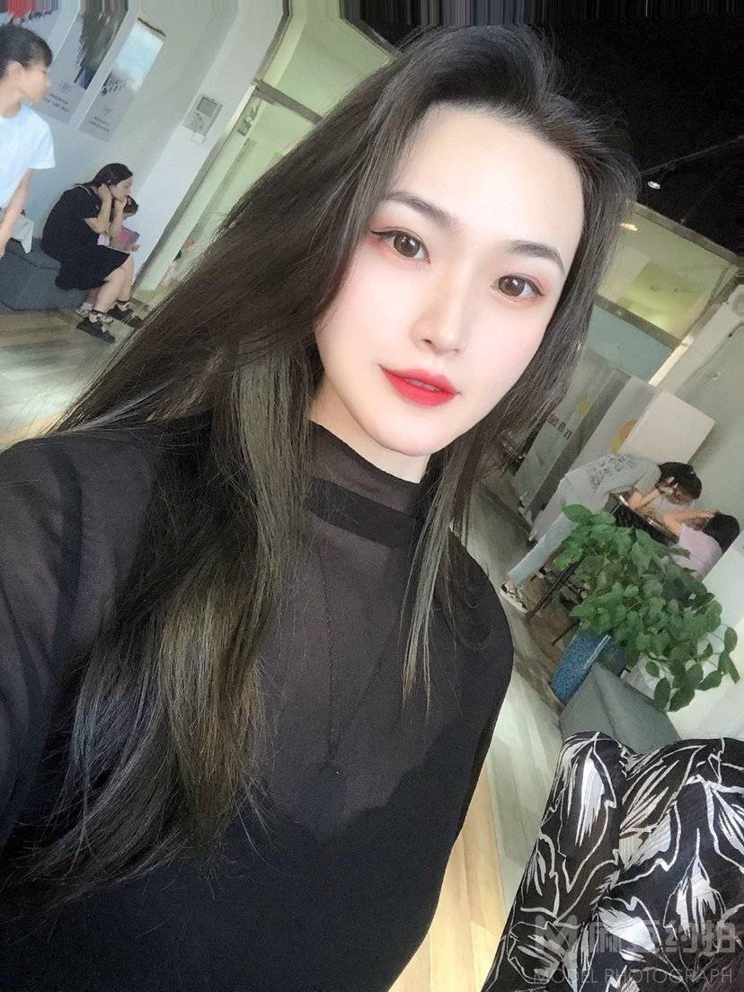 黑白模特