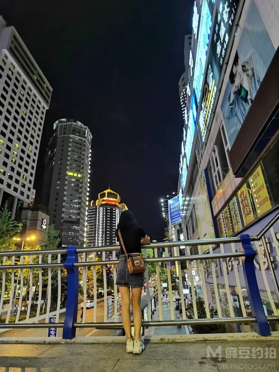 黑白模特