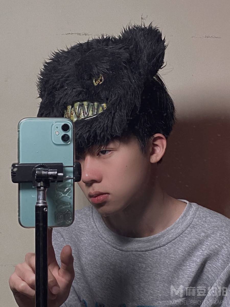 情绪模特