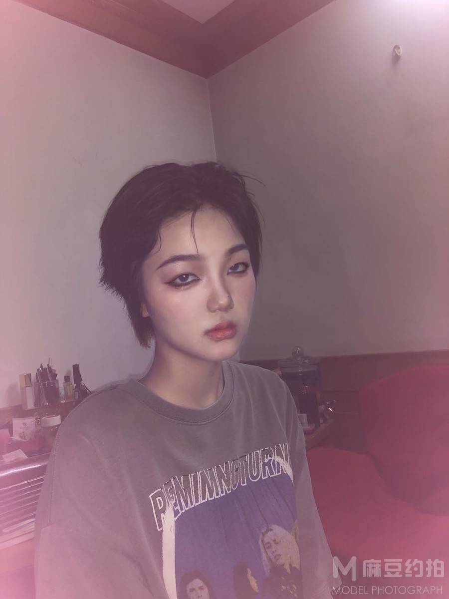 妆容模特