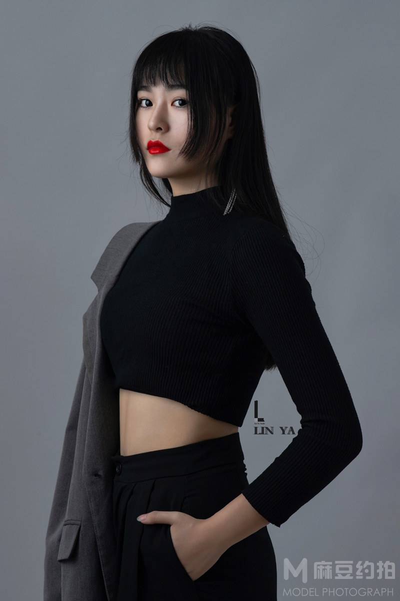 黑白模特