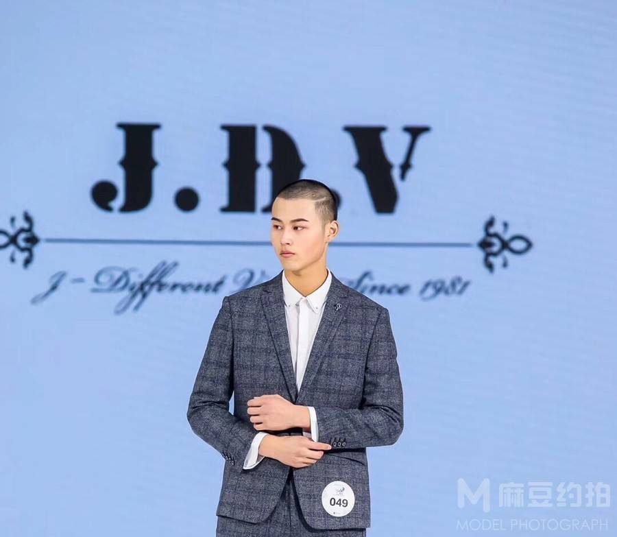 黑白模特
