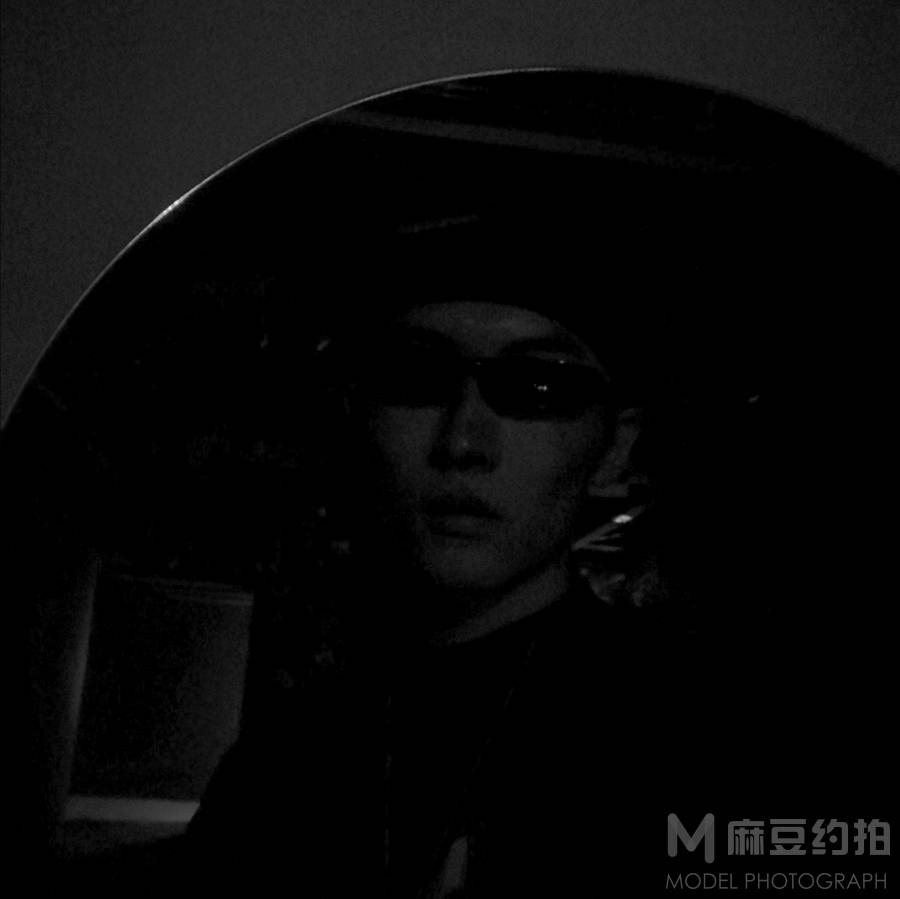 黑白模特