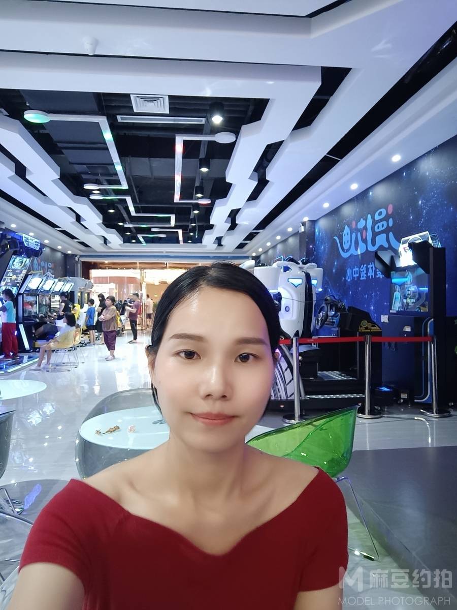 情绪模特