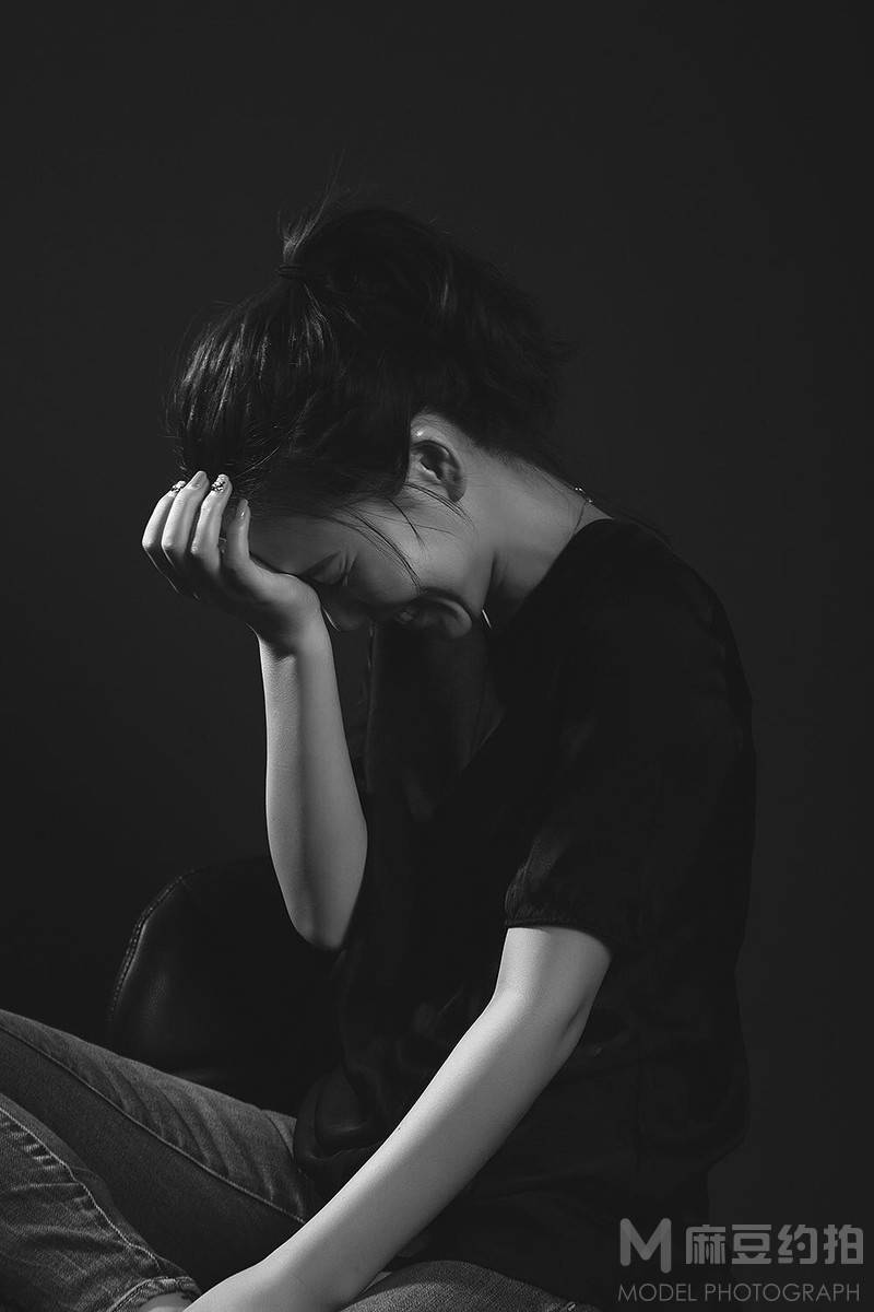 情绪模特