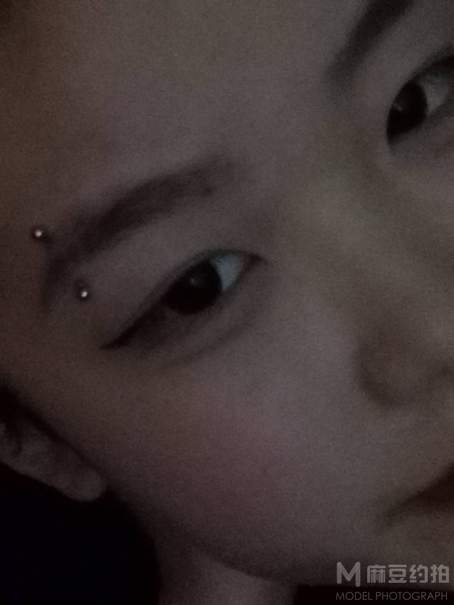 黑白模特