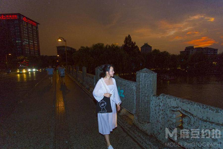夜景模特