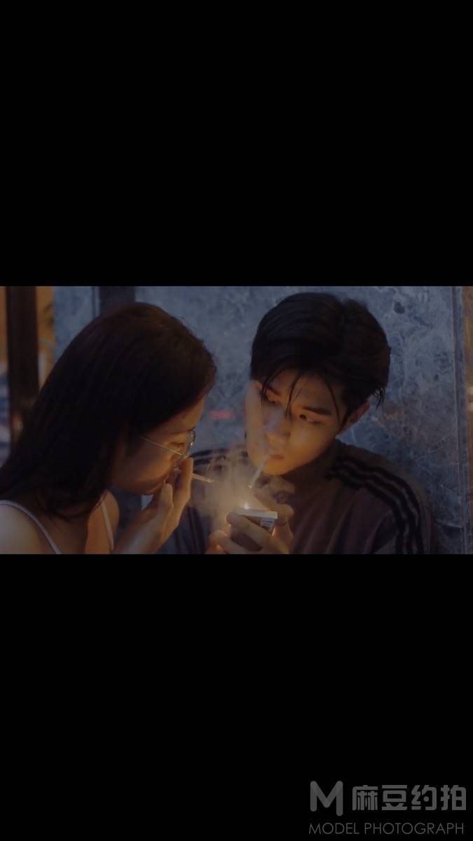 情绪模特