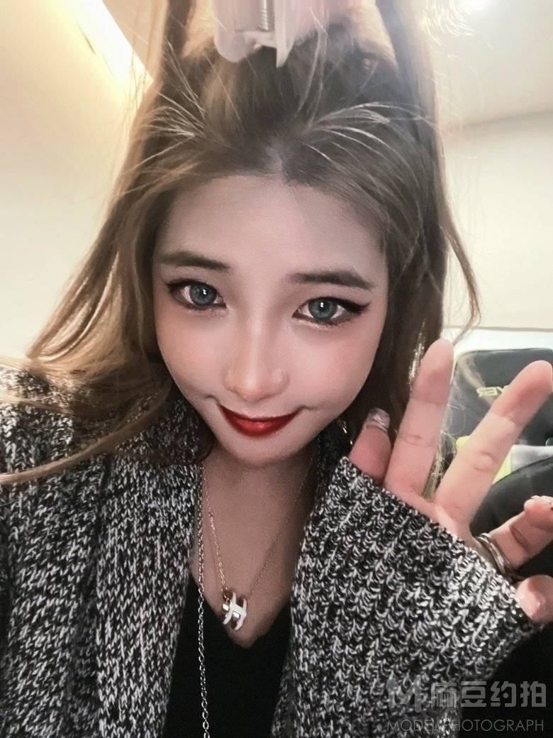 黑白模特