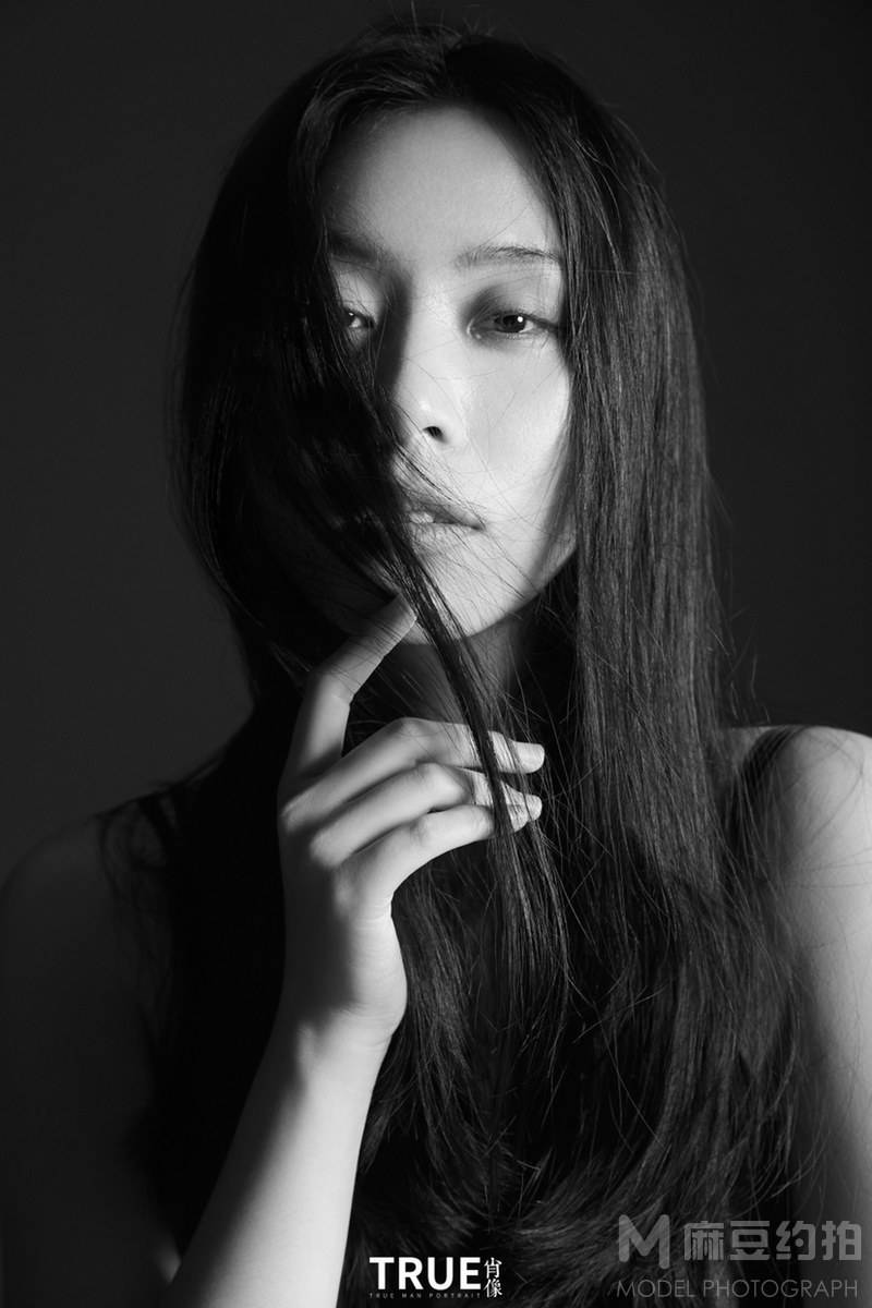 黑白模特