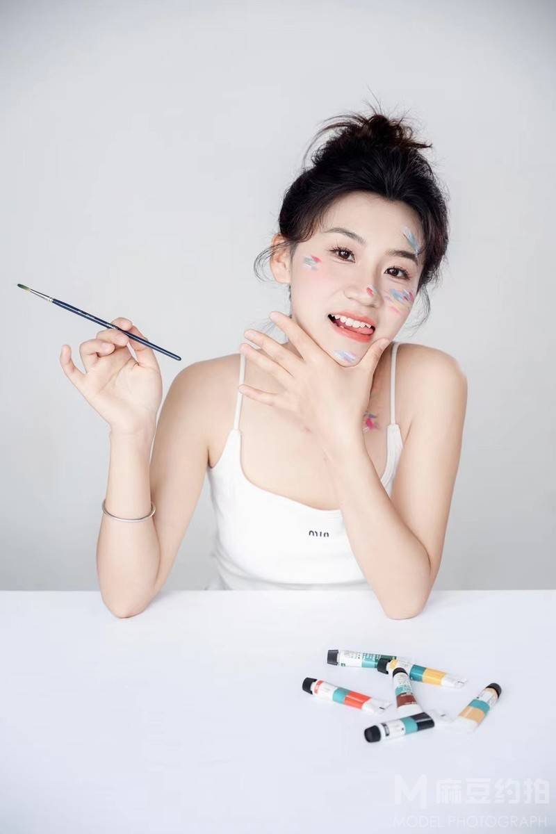 情绪模特