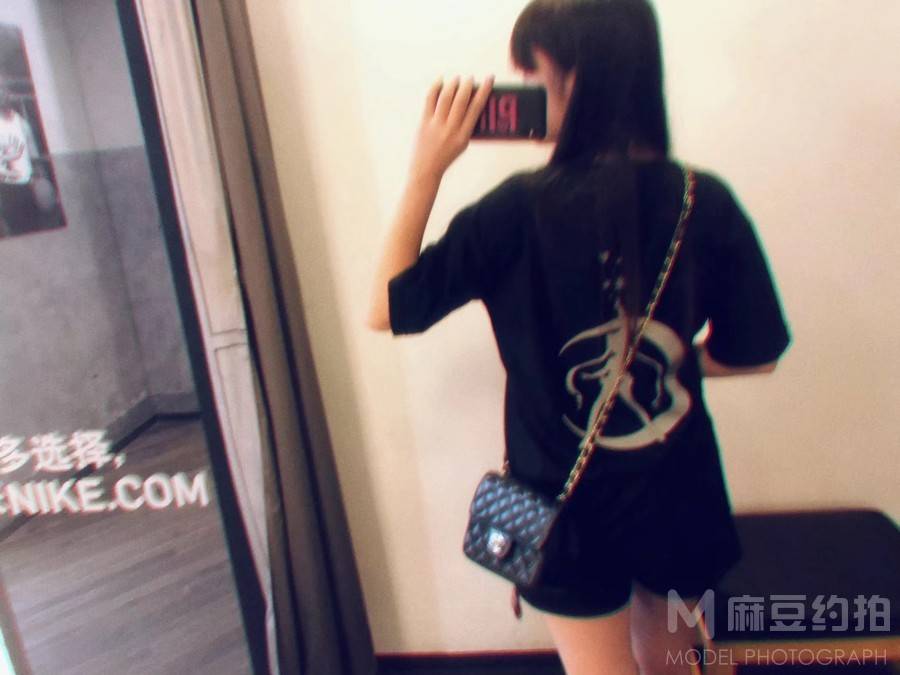 黑白模特