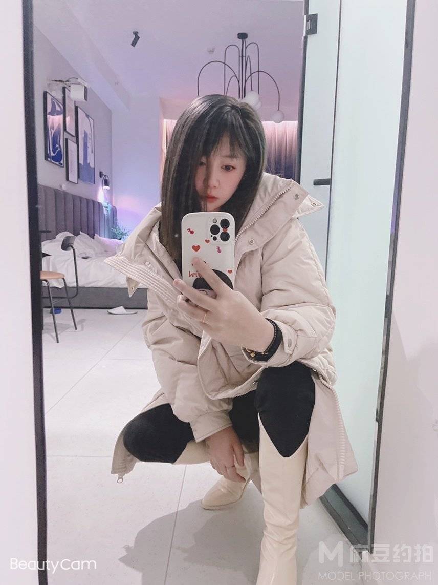 黑白模特