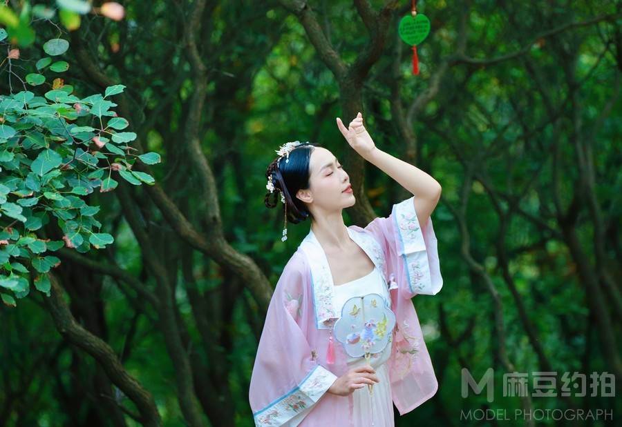 汉服模特