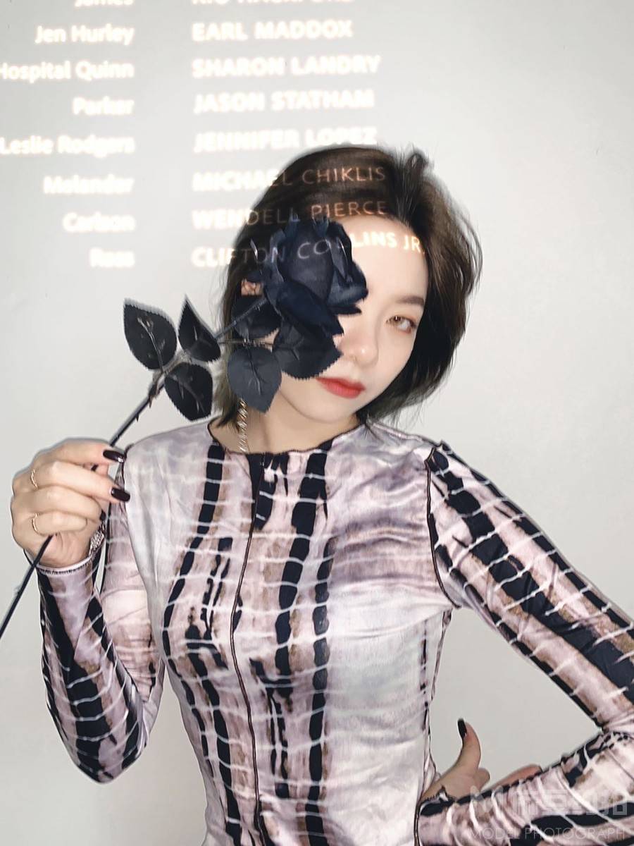 情绪模特