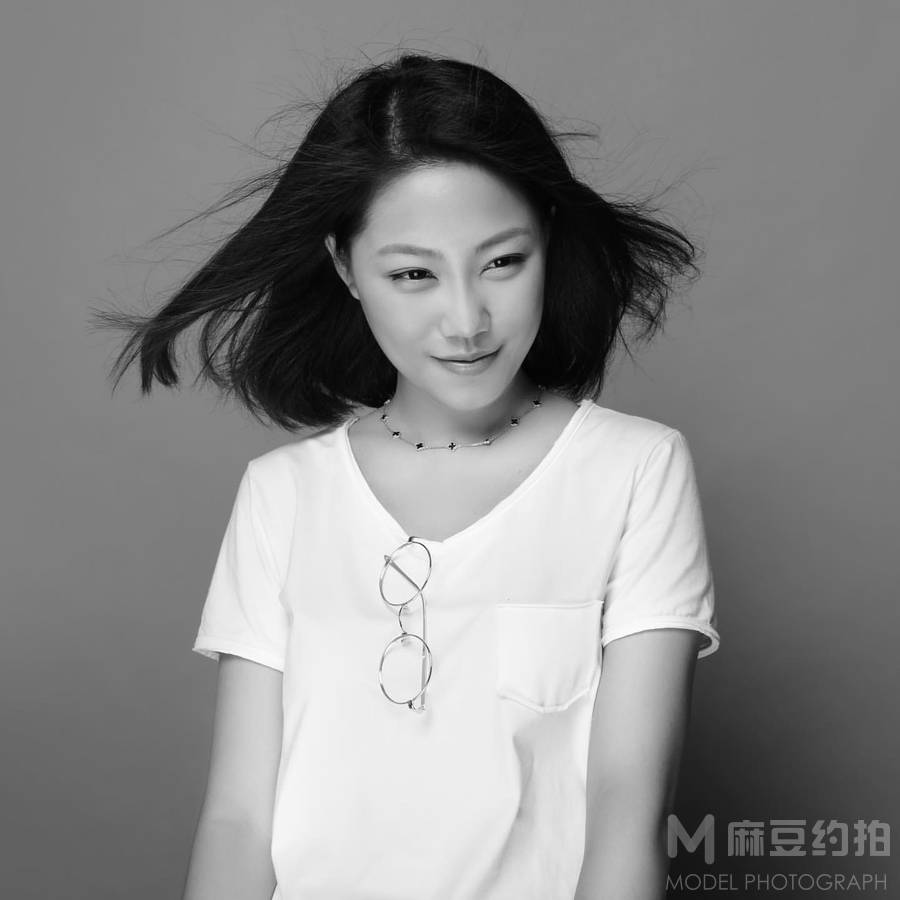 黑白模特