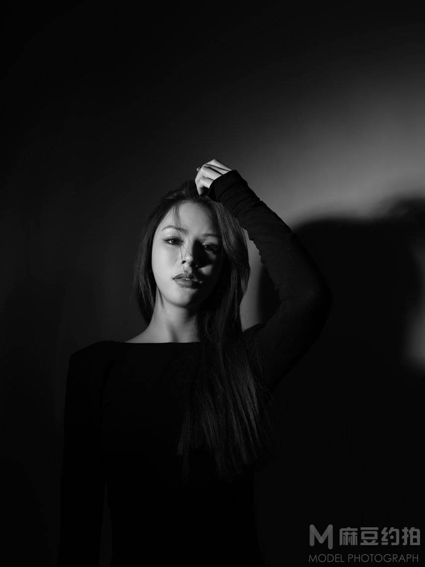 黑白模特