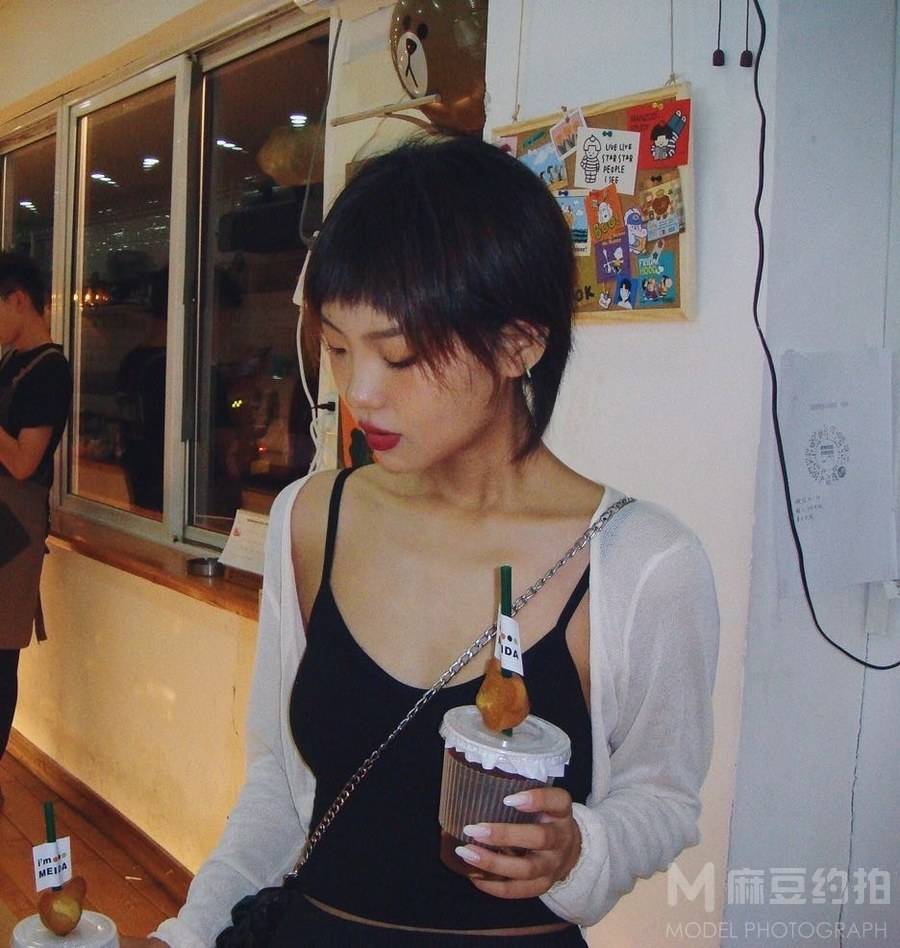 情绪模特