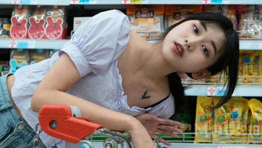 情绪模特