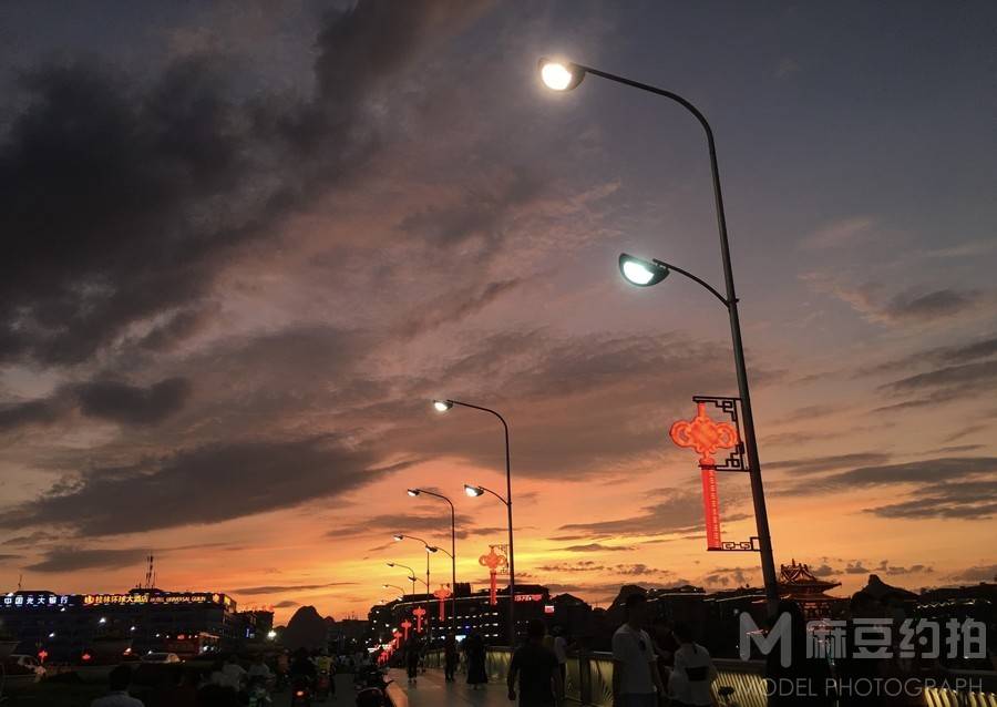 夜景模特