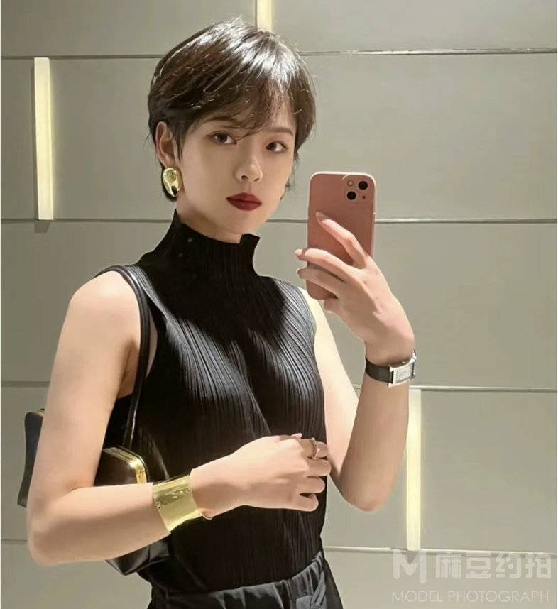 情绪模特