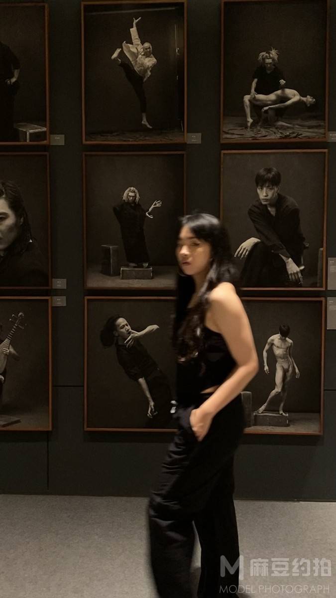黑白模特