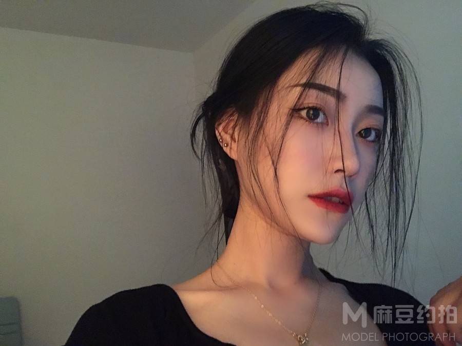 黑白模特