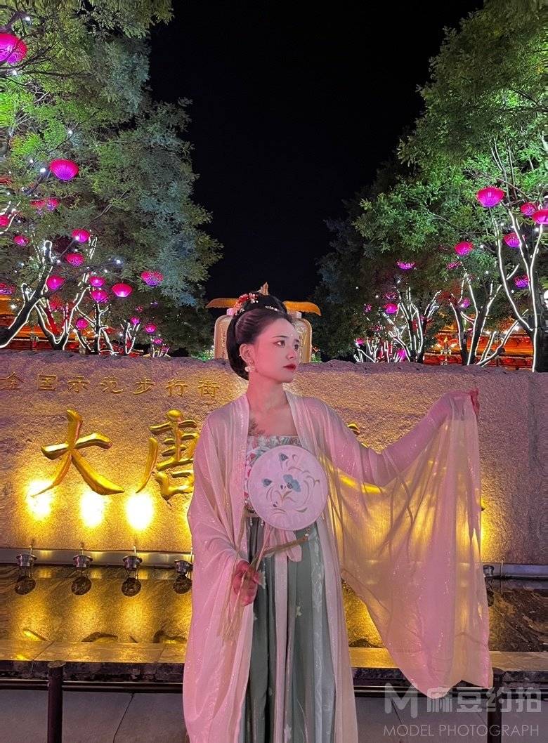 汉服模特