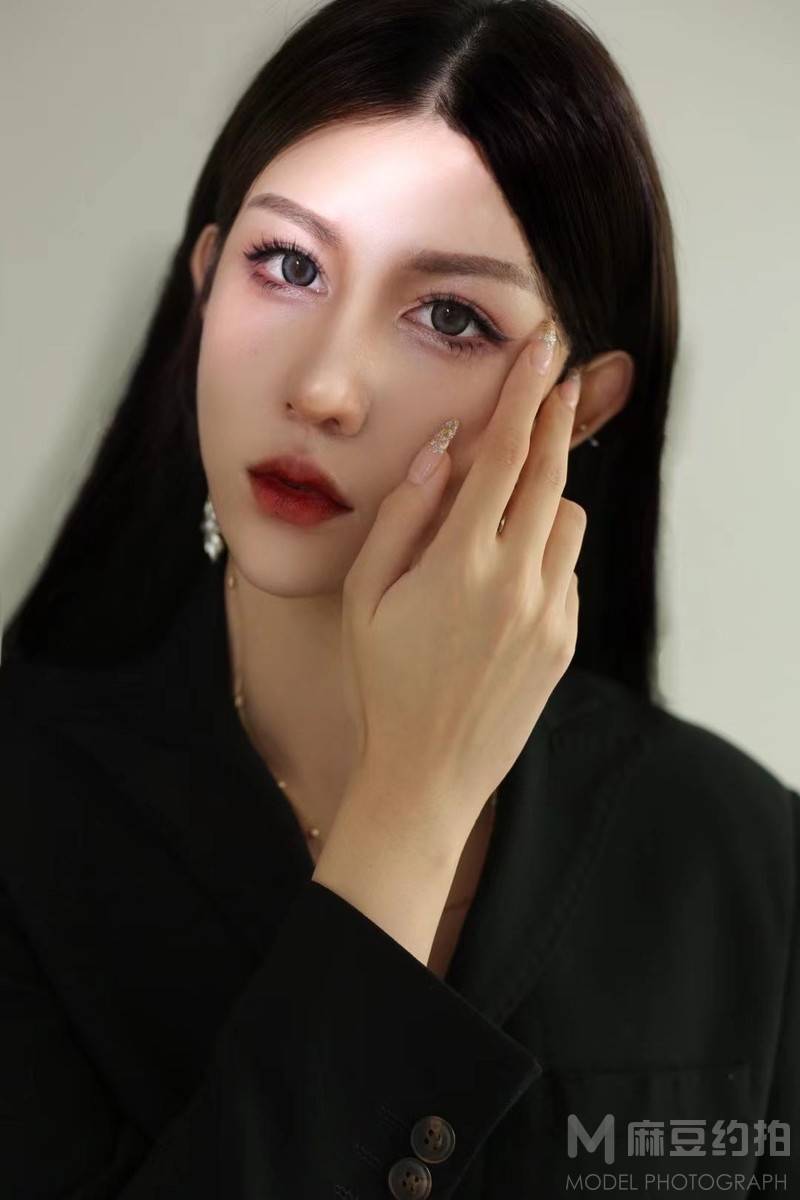 情绪模特