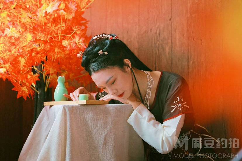 情绪模特