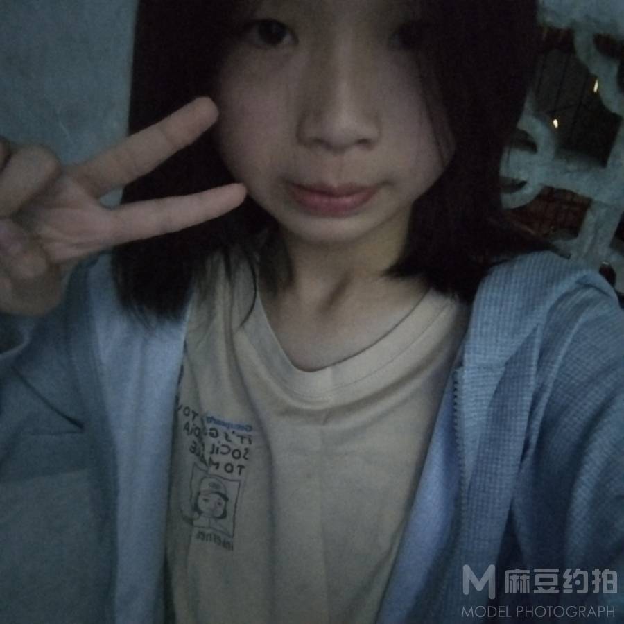 黑白模特