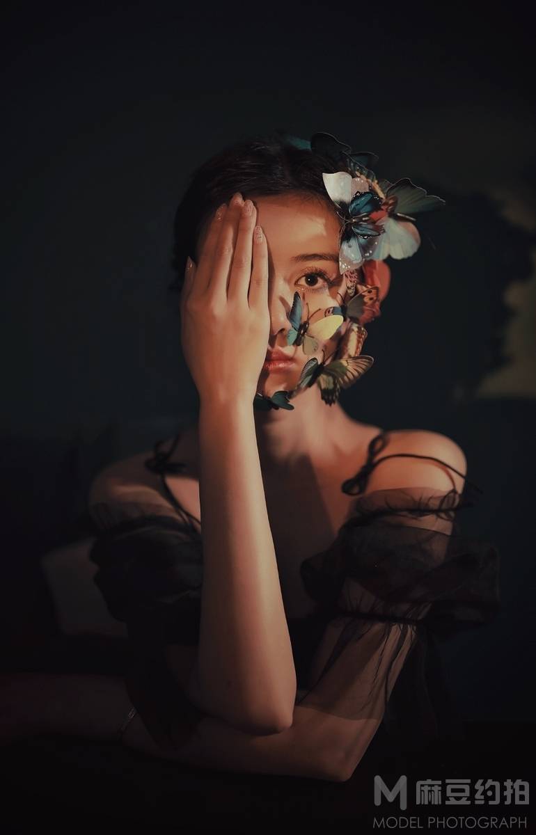 情绪模特