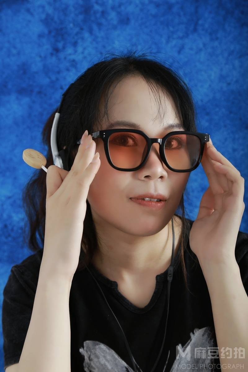 情绪模特