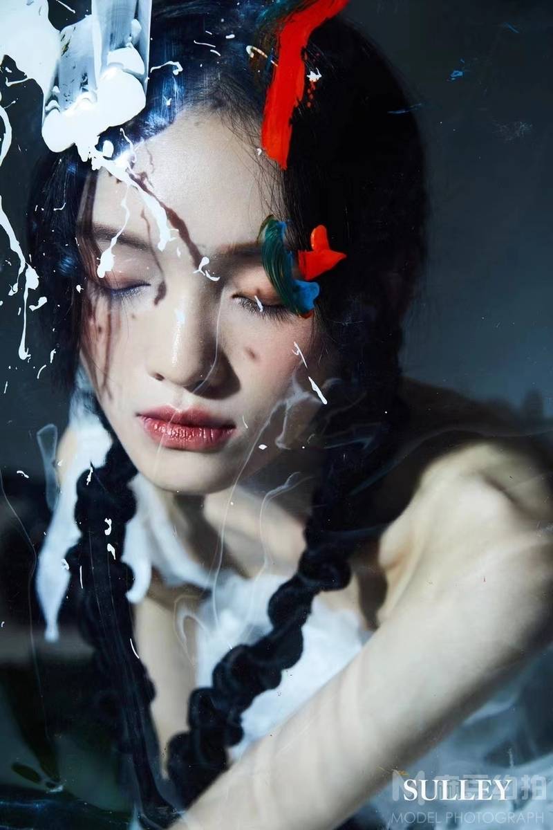 情绪模特
