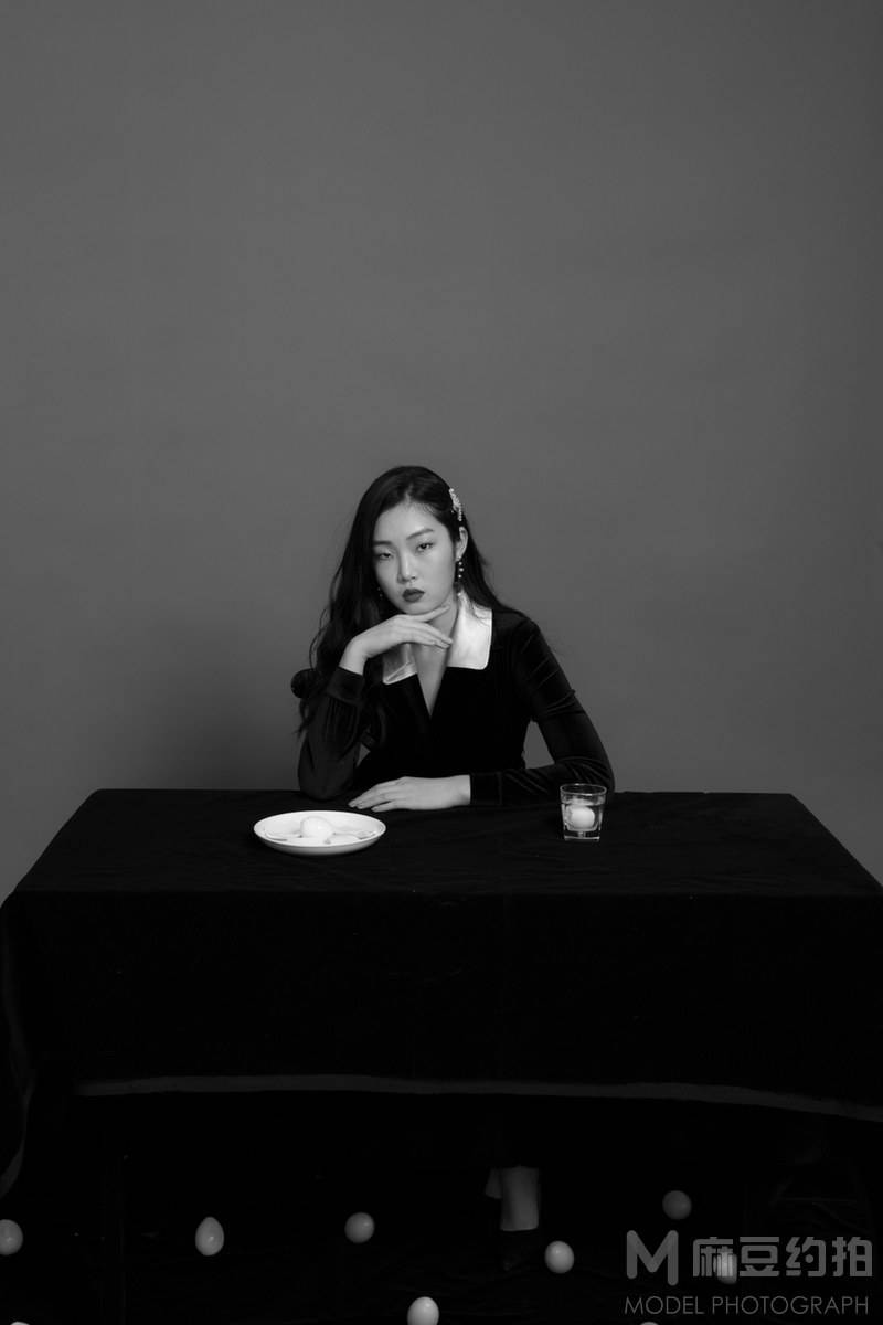 黑白模特