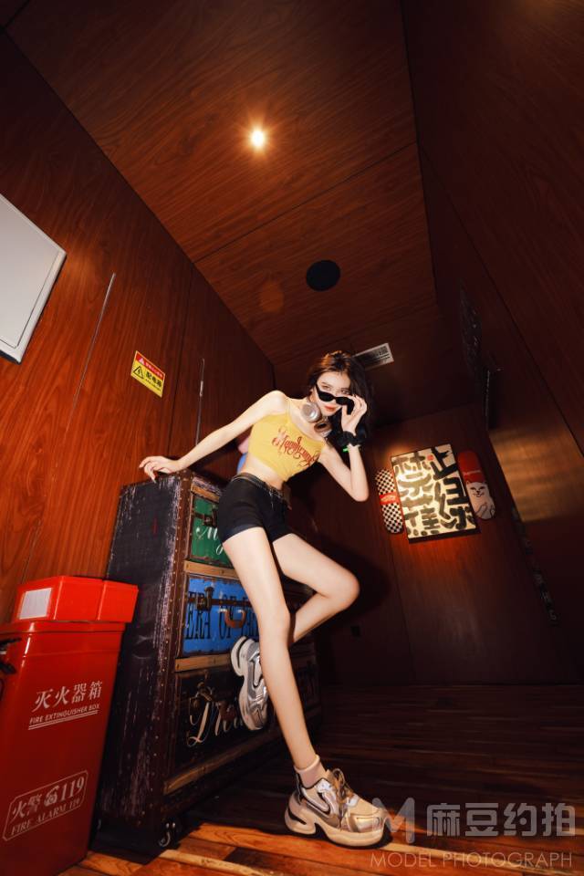 情绪模特