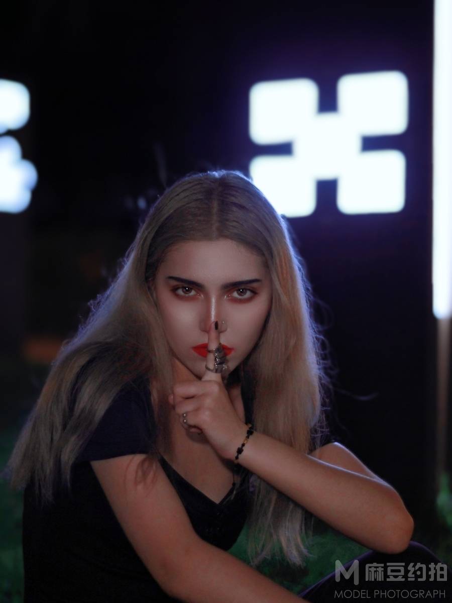 情绪模特