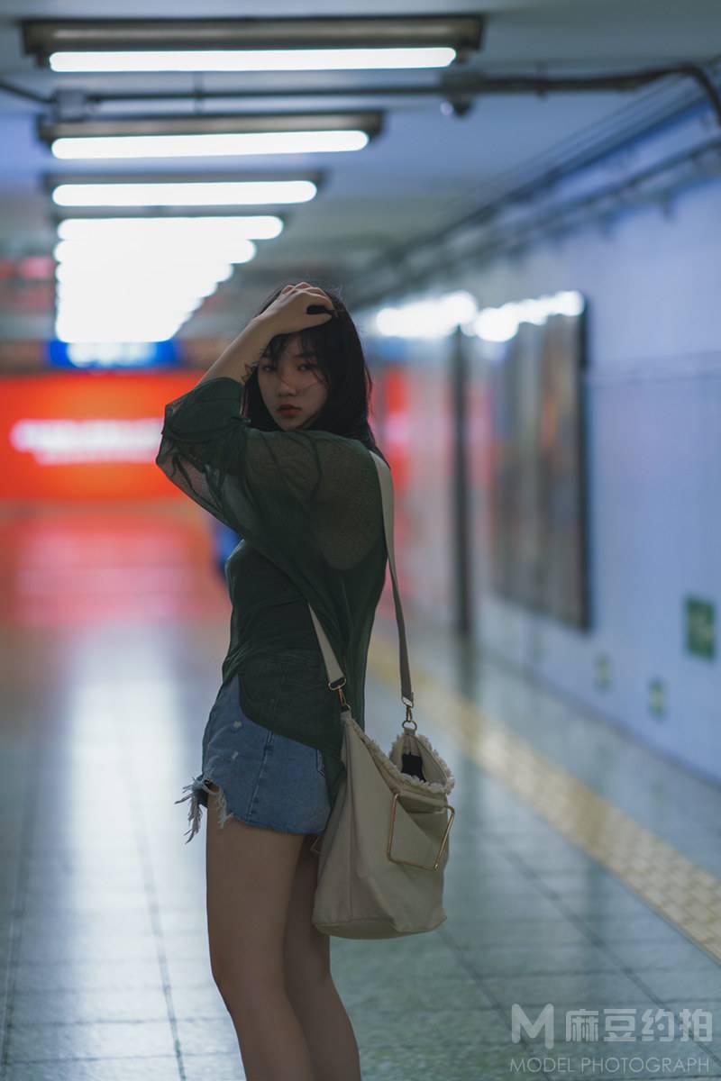 情绪模特