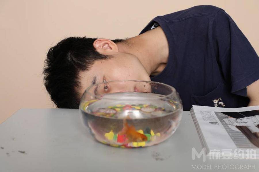 情绪模特